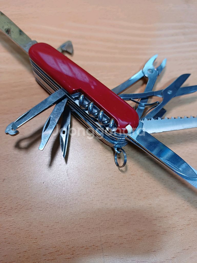 빅토리녹스 멀티툴 스위스챔프--4