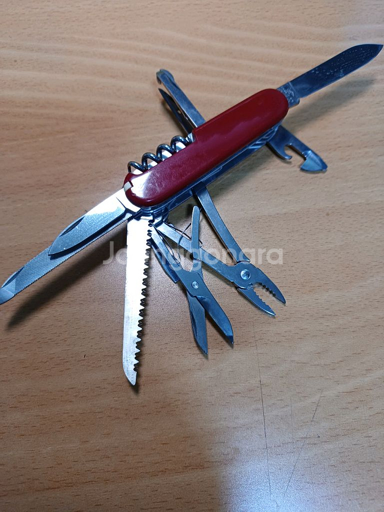 빅토리녹스 멀티툴 스위스챔프--7