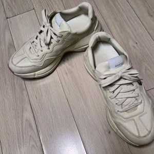 구찌 스니커즈 42사이즈