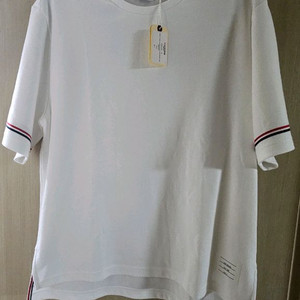 톰브라운 반팔 티셔츠