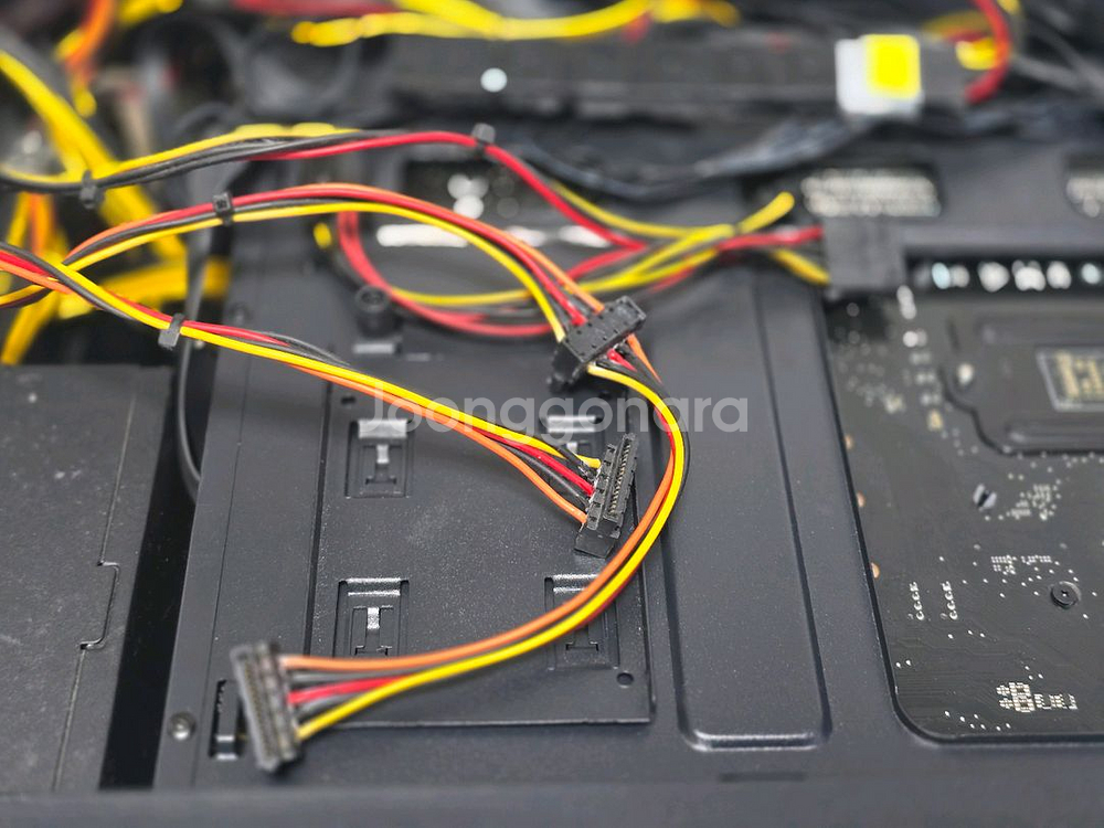 반본체 z390 i5 9400F 16G ssd 256g 파워700--5