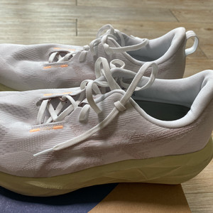 아식스 노바블라스트5 2e 와이드 285 러닝화