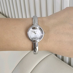 구찌 은장 여성 1400L 뱅글 시계 손목시계 여자 팔찌
