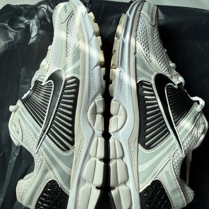 나이키 줌 보메로 5 (270)