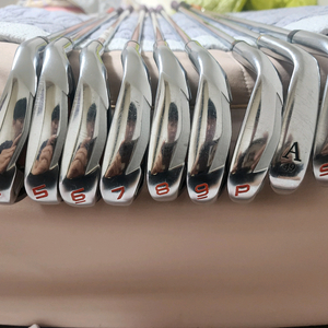 코브라 AMP 아이언 4번부터 S까지 9개 세트 경량스틸 950R 정품 판매합니다