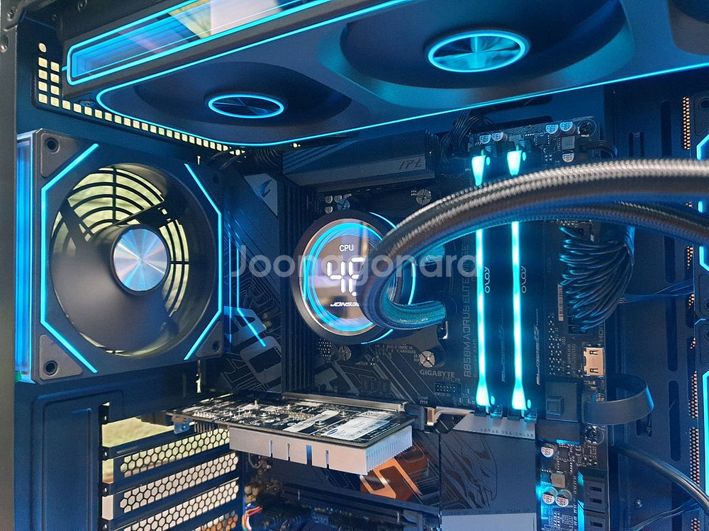 미사용 ) 9800X3D & RTX5070TI 컴퓨터--4