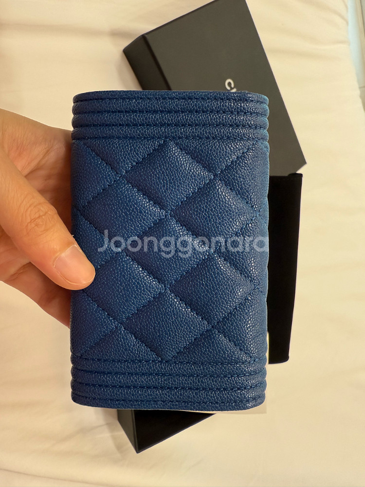 샤넬 보이 똑딱이 카드지갑 블루 팝니다--3