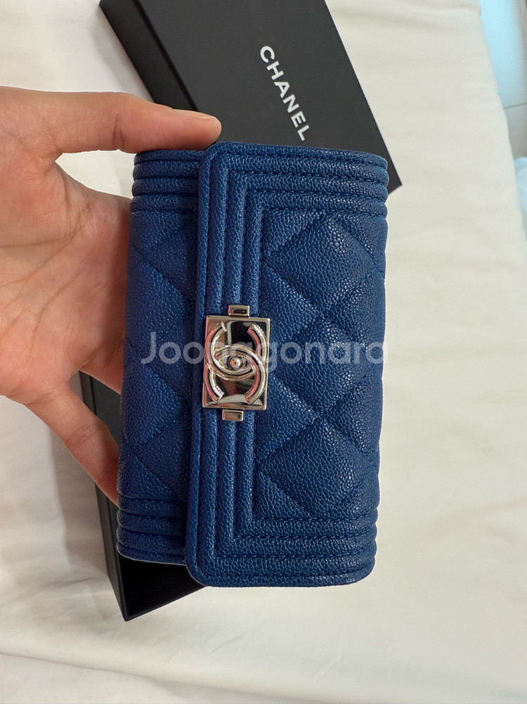 샤넬 보이 똑딱이 카드지갑 블루 팝니다--1