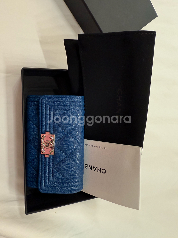샤넬 보이 똑딱이 카드지갑 블루 팝니다--0