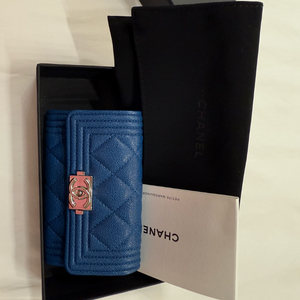 샤넬 보이 똑딱이 카드지갑 블루 팝니다