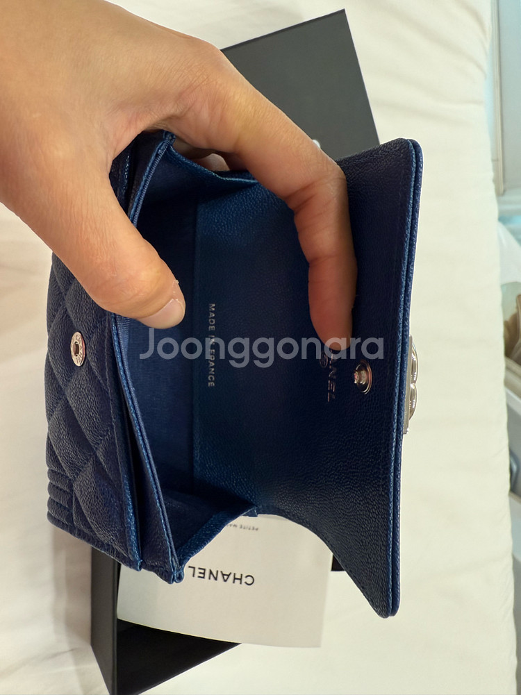 샤넬 보이 똑딱이 카드지갑 블루 팝니다--2