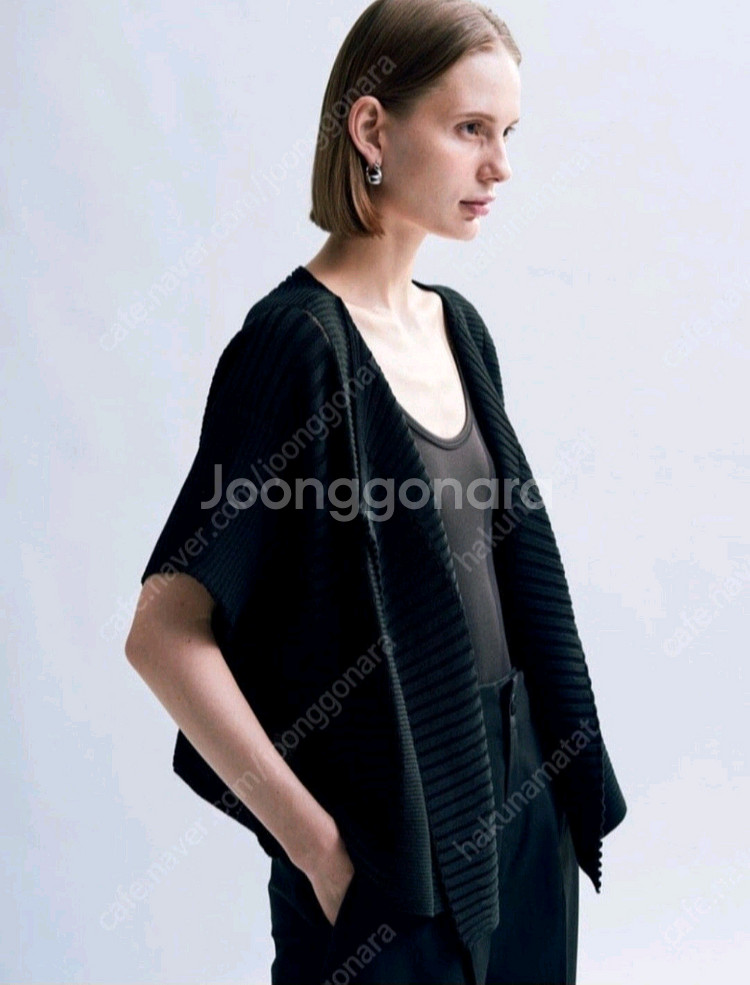 이세이미야케 플리츠플리즈 칼럼니트 가디건 블랙 새상품--1