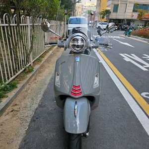 베스파 GTS300 22년식 판매합니다