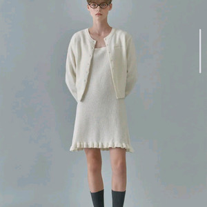 위드아웃썸머 Liter round 리터 가디건 (아이보리 색상)