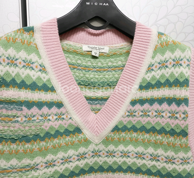 써스데이아일랜드 공효진 손예진 모 니트 베스트--2