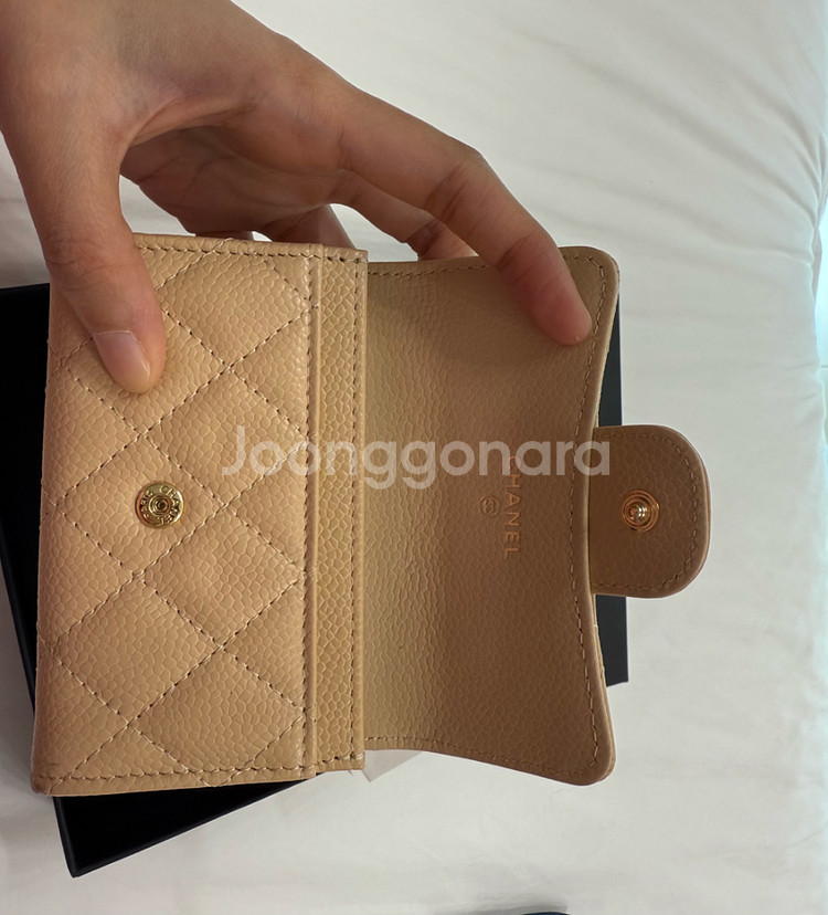 샤넬 캐비어 퀼팅 똑딱이 카드지갑 베이지 팝니다--3