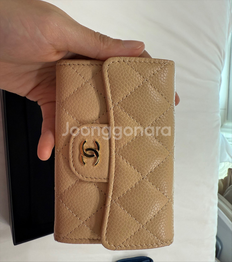 샤넬 캐비어 퀼팅 똑딱이 카드지갑 베이지 팝니다--1