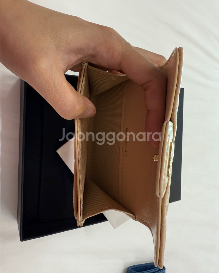 샤넬 캐비어 퀼팅 똑딱이 카드지갑 베이지 팝니다--4