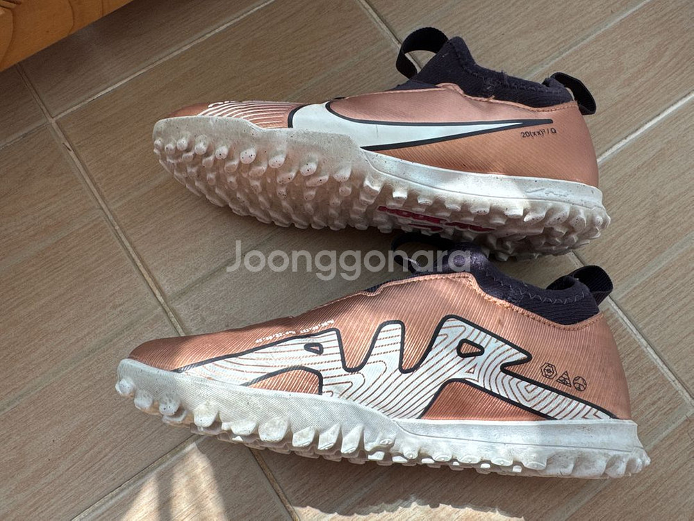 나이키 풋살화 200사이즈--2