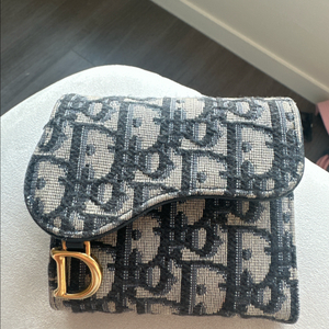 디올 새들 로투스 반지갑