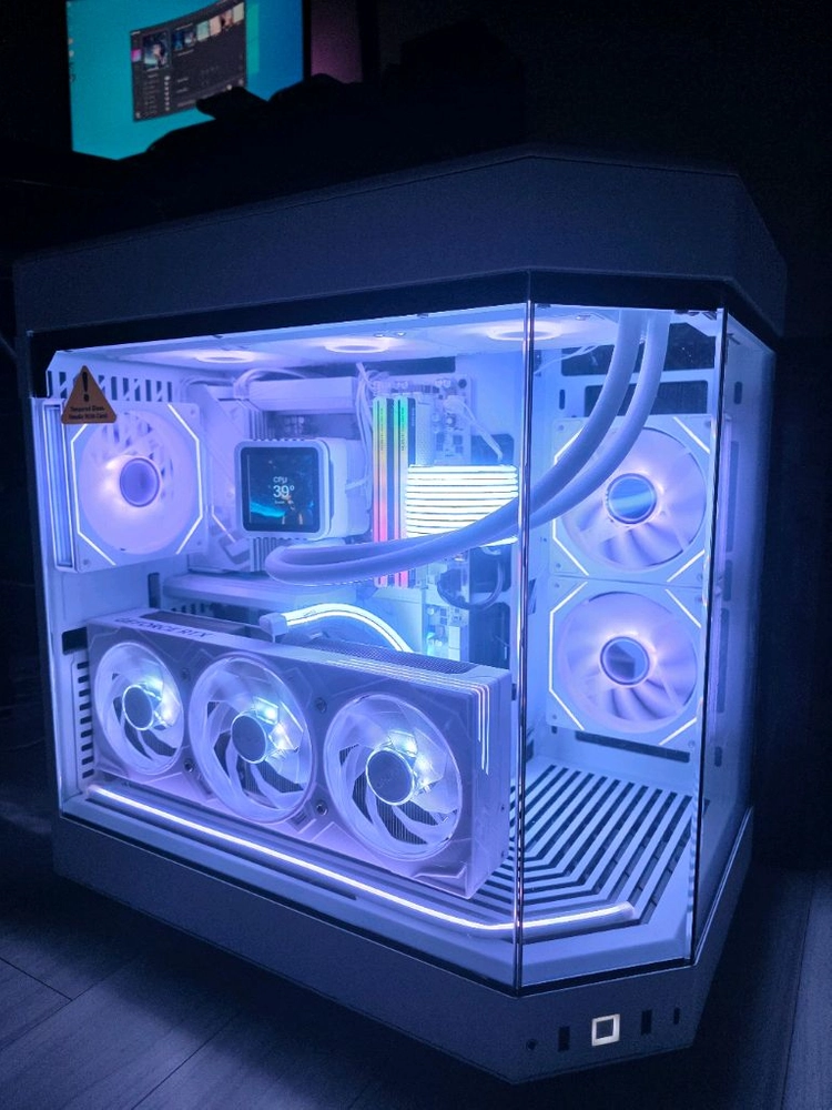 9800X3D RTX5080 화이트 어항본체신품팝니다 이미지