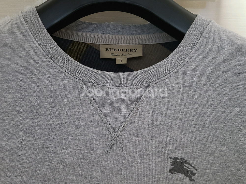 버버리 맨투맨 아카이브구찌루이비통디올톰브라운스톤로로피아나--3