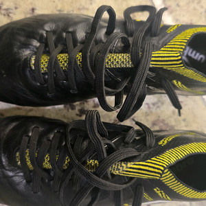 엄브로 HG 축구화 검정/노랑 255mm