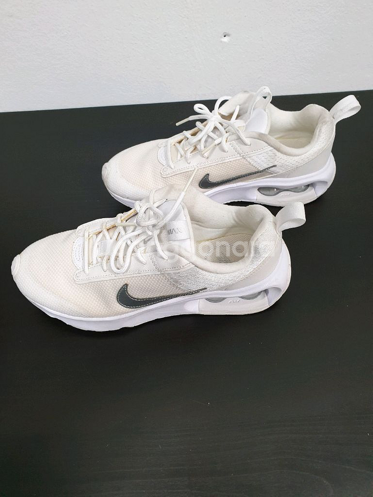 나이키 흰색 에어맥스 인터락 라이트 235사이즈--3
