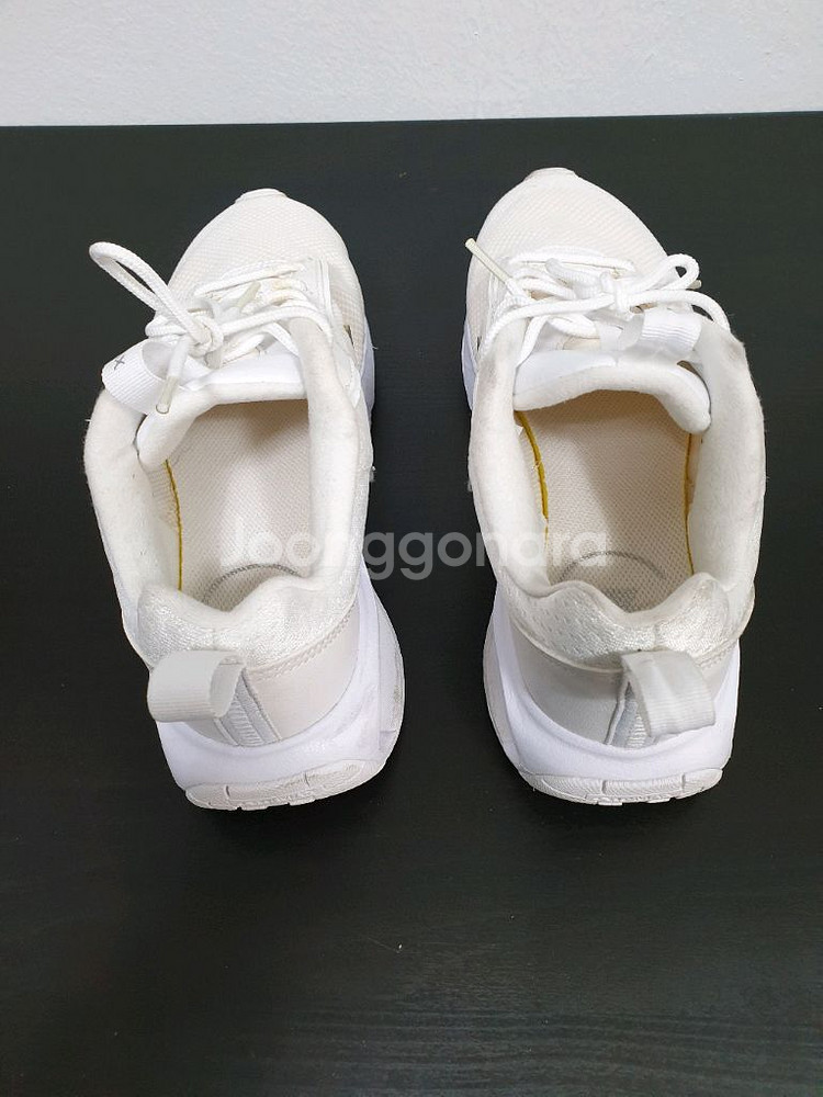 나이키 흰색 에어맥스 인터락 라이트 235사이즈--2