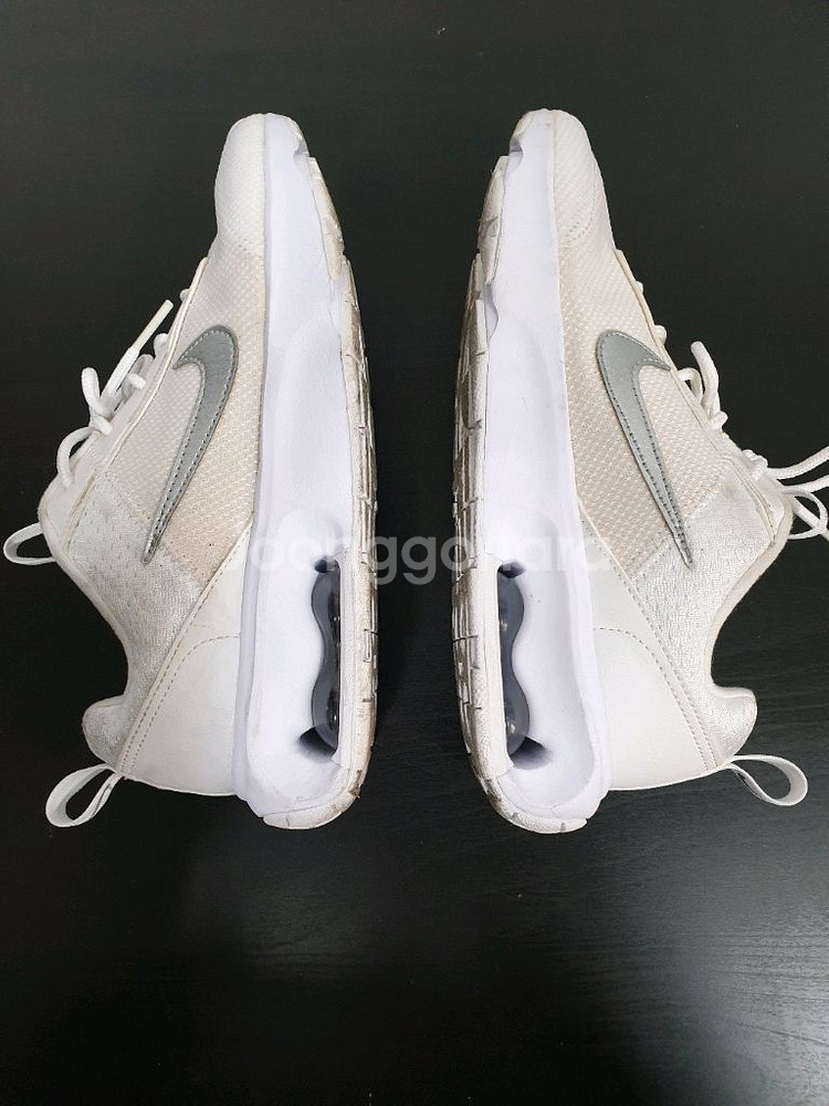 나이키 흰색 에어맥스 인터락 라이트 235사이즈--7