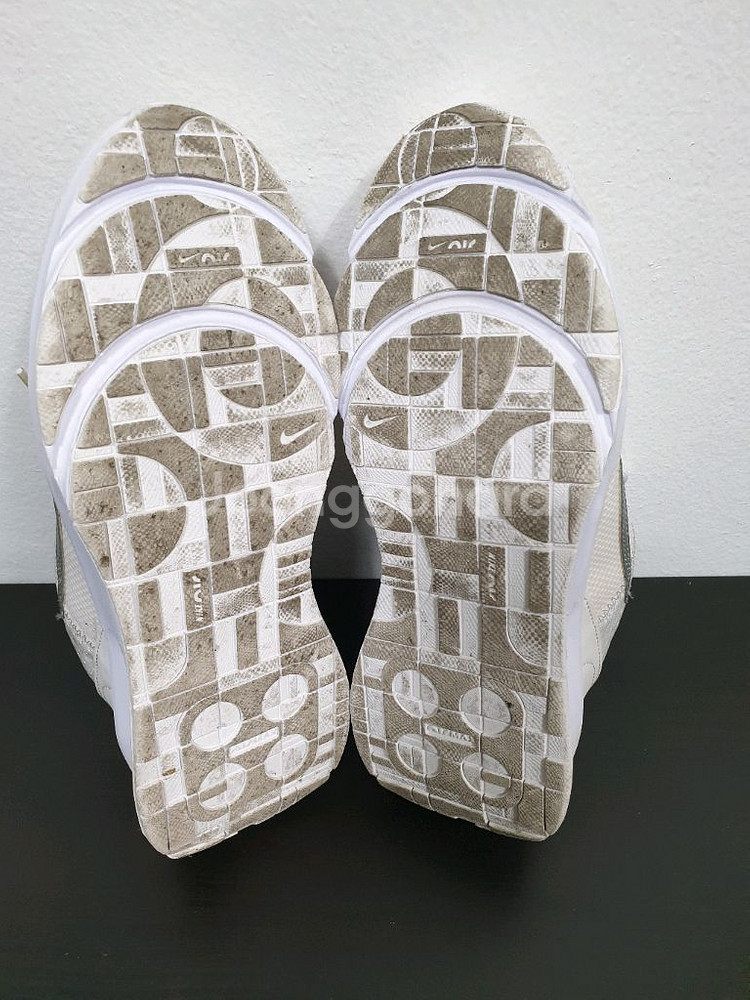 나이키 흰색 에어맥스 인터락 라이트 235사이즈--8