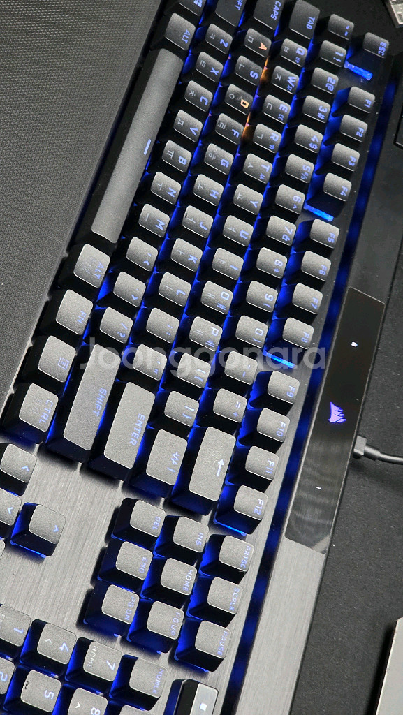 커세어 K70 RGB PRO 청축 기계식 키보드--3