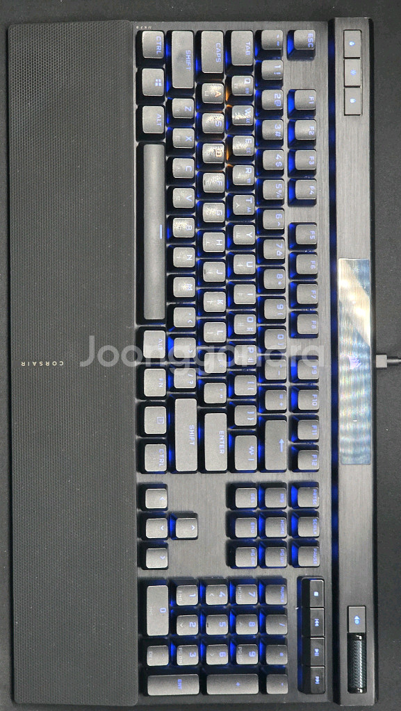 커세어 K70 RGB PRO 청축 기계식 키보드--2