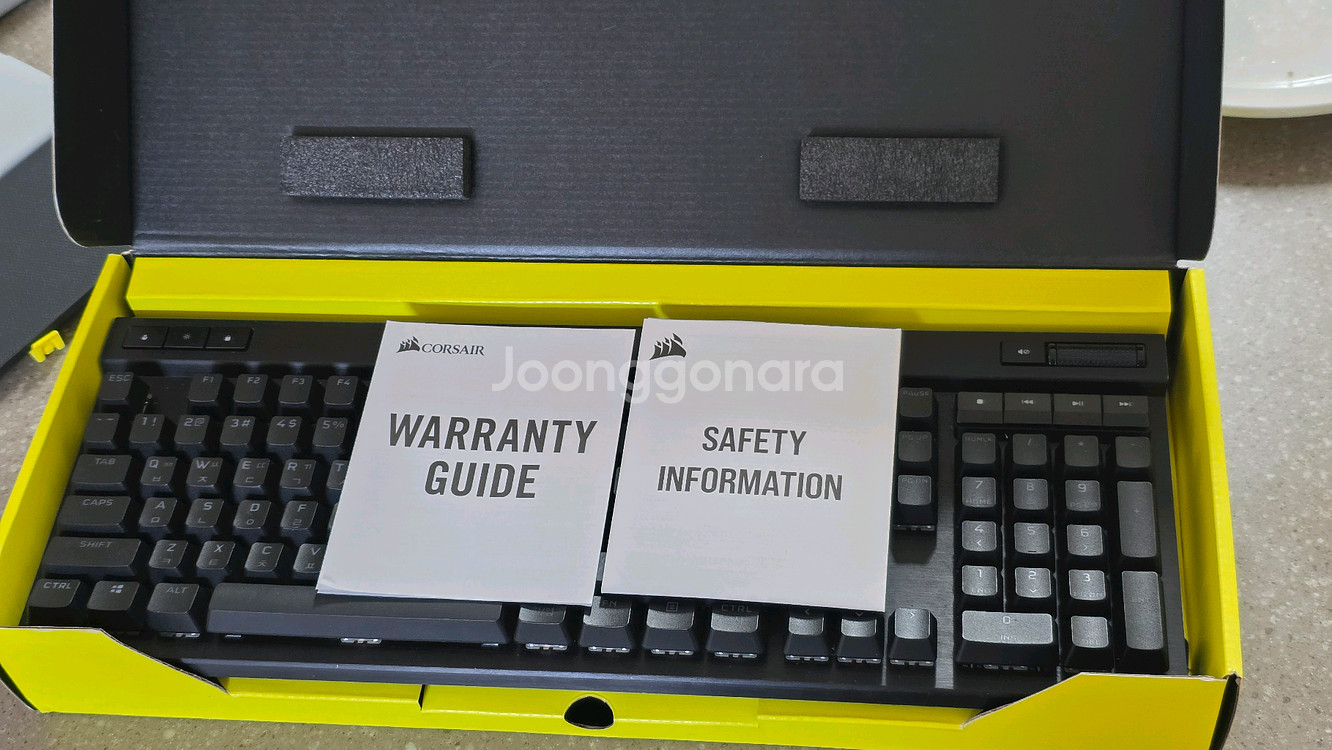 커세어 K70 RGB PRO 청축 기계식 키보드--5