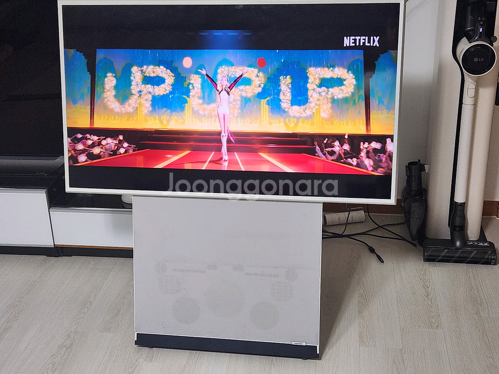 삼성 더 세로 QLED TV 이지무빙힐키트포함 판매합니다--2