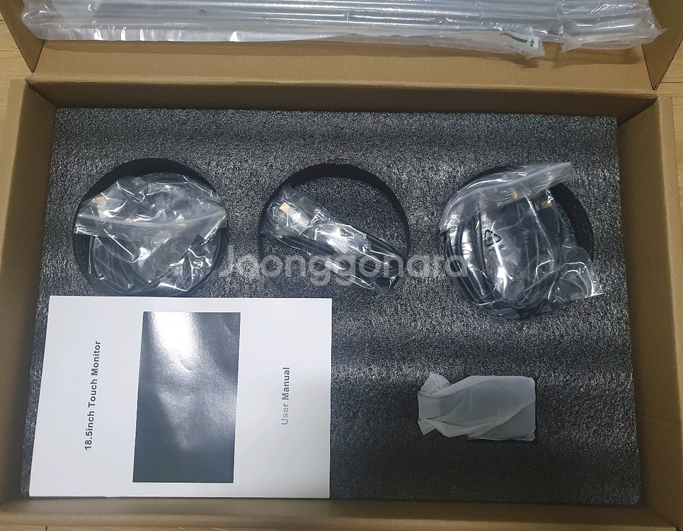 제우스랩 z18t 휴대용 포터블 모니터 (터치가능)--3