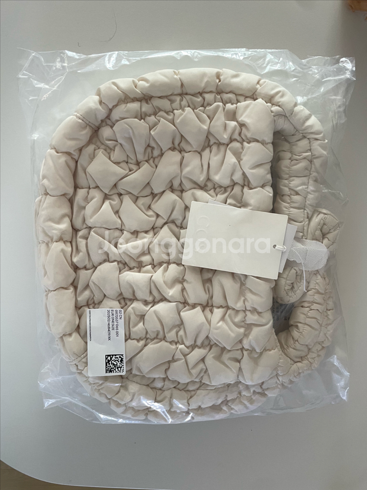 (미개봉) COS 퀼티드 미니백--0