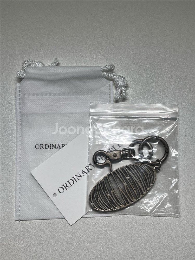 오디너리피플 프로젝트III 빅 로고 키링--2