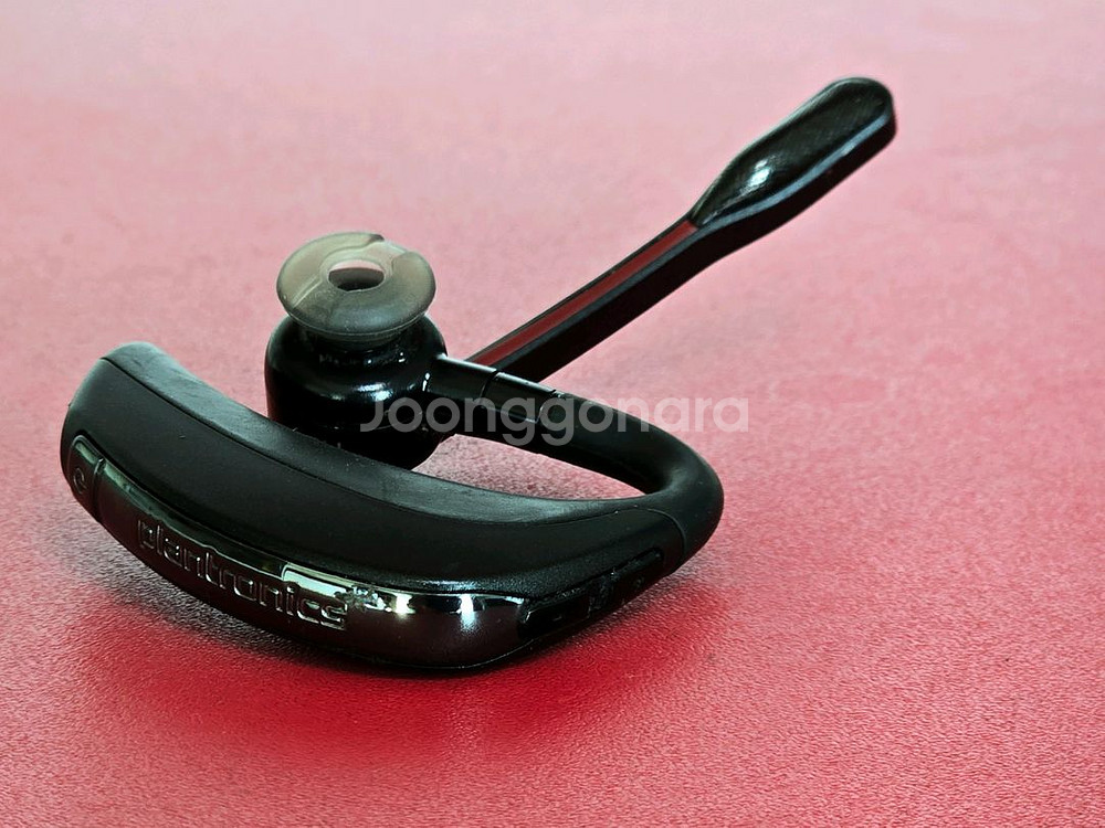 플랜트로닉스 보이저 프로 HD 블루투스 이어셋--1