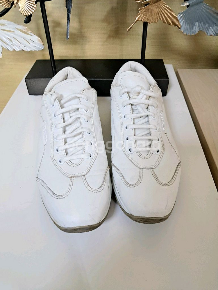 (36) PRADA 프라다 화이트 가죽 스니커즈--1