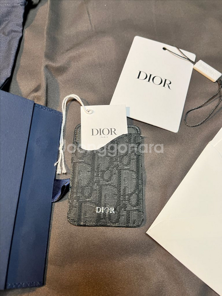 디올 새들 마그네틱 카드 홀더 그레인드 카프스킨 블랙--1