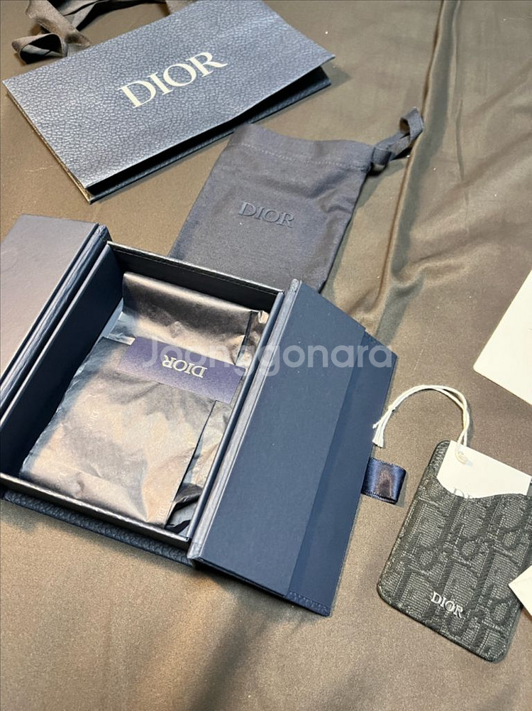 디올 새들 마그네틱 카드 홀더 그레인드 카프스킨 블랙--4