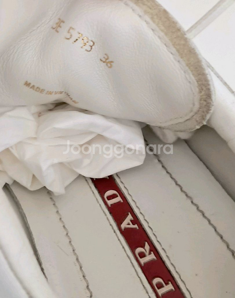 (36) PRADA 프라다 화이트 가죽 스니커즈--6