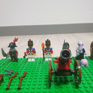 레고 정부군 및 던전앤드래곤 미니피규어, 무기 등 일괄