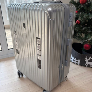 28인치 폰티악 캐리어 새물건입니다.