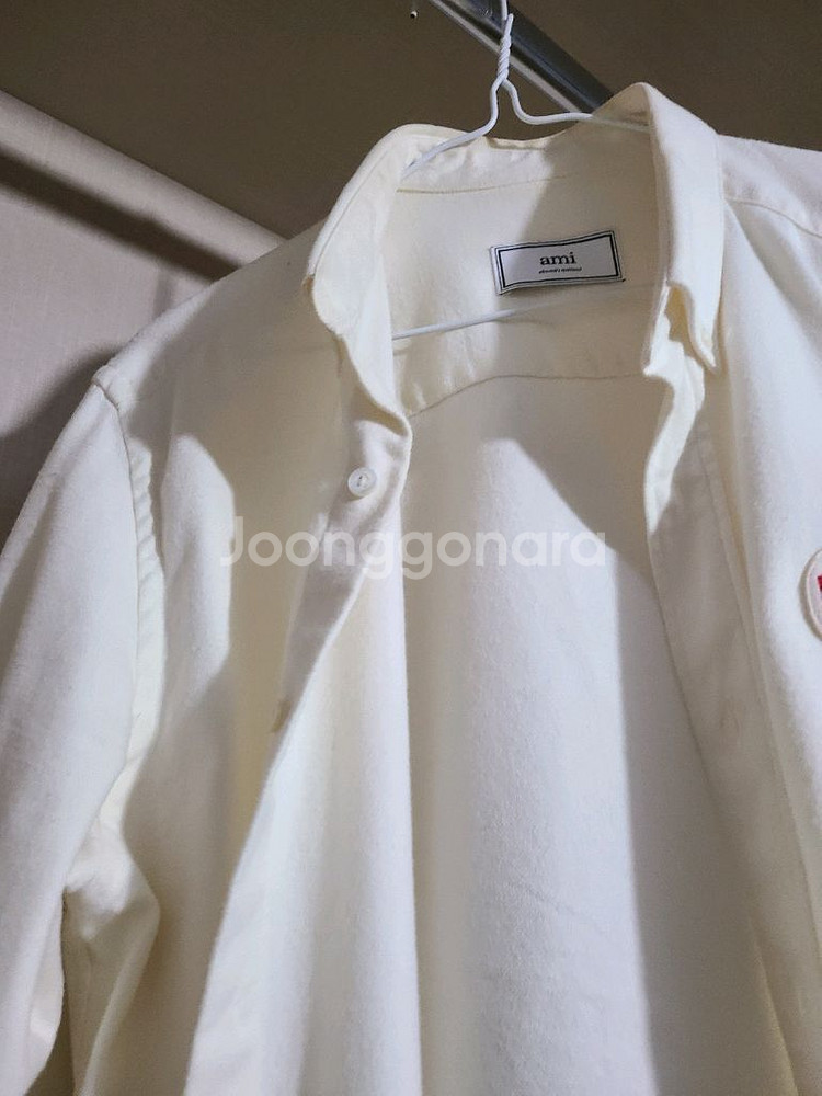 아미 하트 로고 셔츠--1