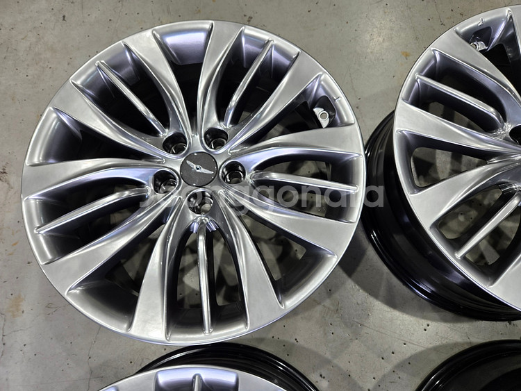 (판매) 제네시스dh,g80 19인치 휠한대분 판매합니다--3