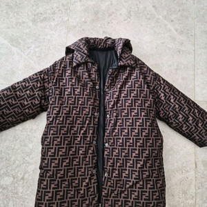 국내매장구입) 펜디 키즈 리버시블 FF로고 구스 패딩 6A