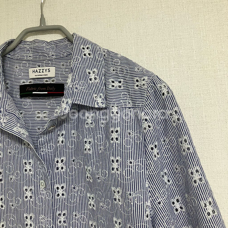 헤지스 스트라이프 아일렛 펀칭 블라우스--1