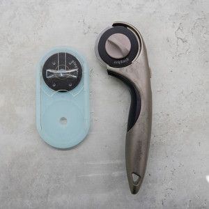 gingher rotary cutter 깅어 로터리 룰러 2만원